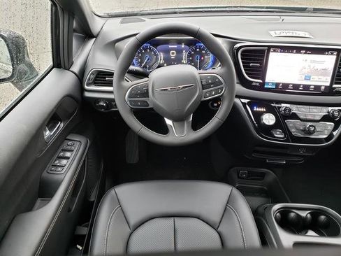 New 2026 Chrysler Voyager LX image 17