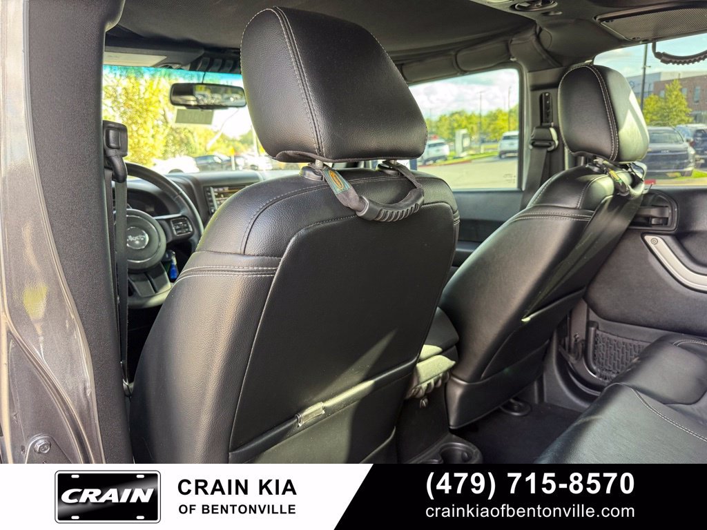 Used 2016 Jeep Wrangler Unlimited Rubicon w/ Connectivity Group AWD/4WD image 25