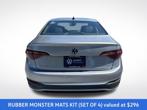 Certified 2023 Volkswagen Jetta SE w/ Panoramic Sunroof Package FWD image 4