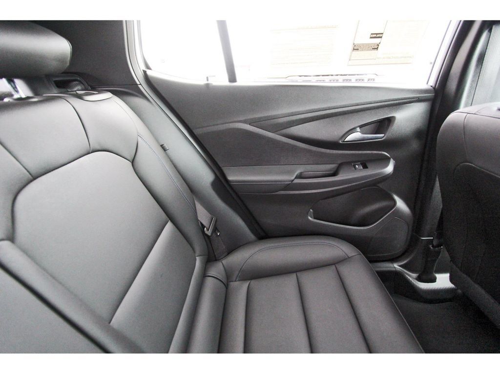 Used 2025 Buick Envista Sport Touring w/ Convenience I Package FWD image 11