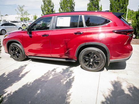 Used 2025 Toyota Highlander XLE AWD/4WD image 7