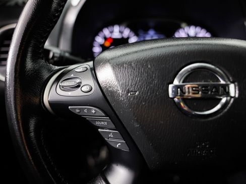 Used 2019 Nissan Pathfinder SV image 28