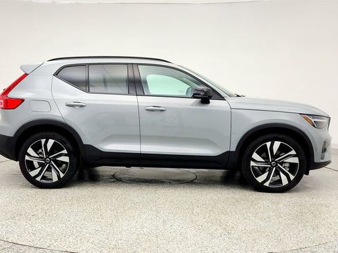 Used 2024 Volvo XC40 B5 Plus w/ Climate Package image 4