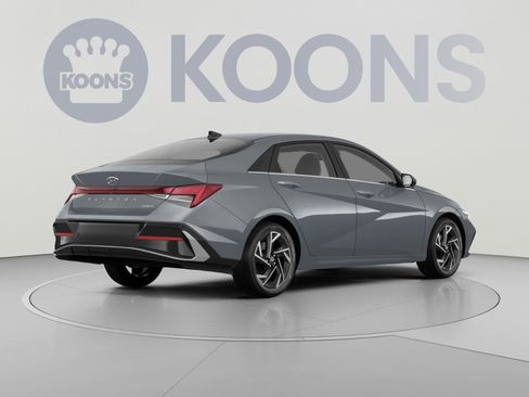 Certified 2025 Hyundai Elantra Limited FWD image 4