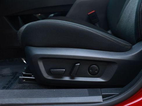 Used 2025 Nissan Rogue SV FWD image 18