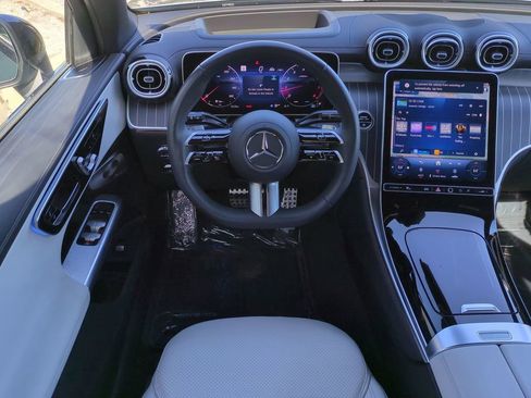 Used 2025 Mercedes-Benz GLC 300 4MATIC image 16