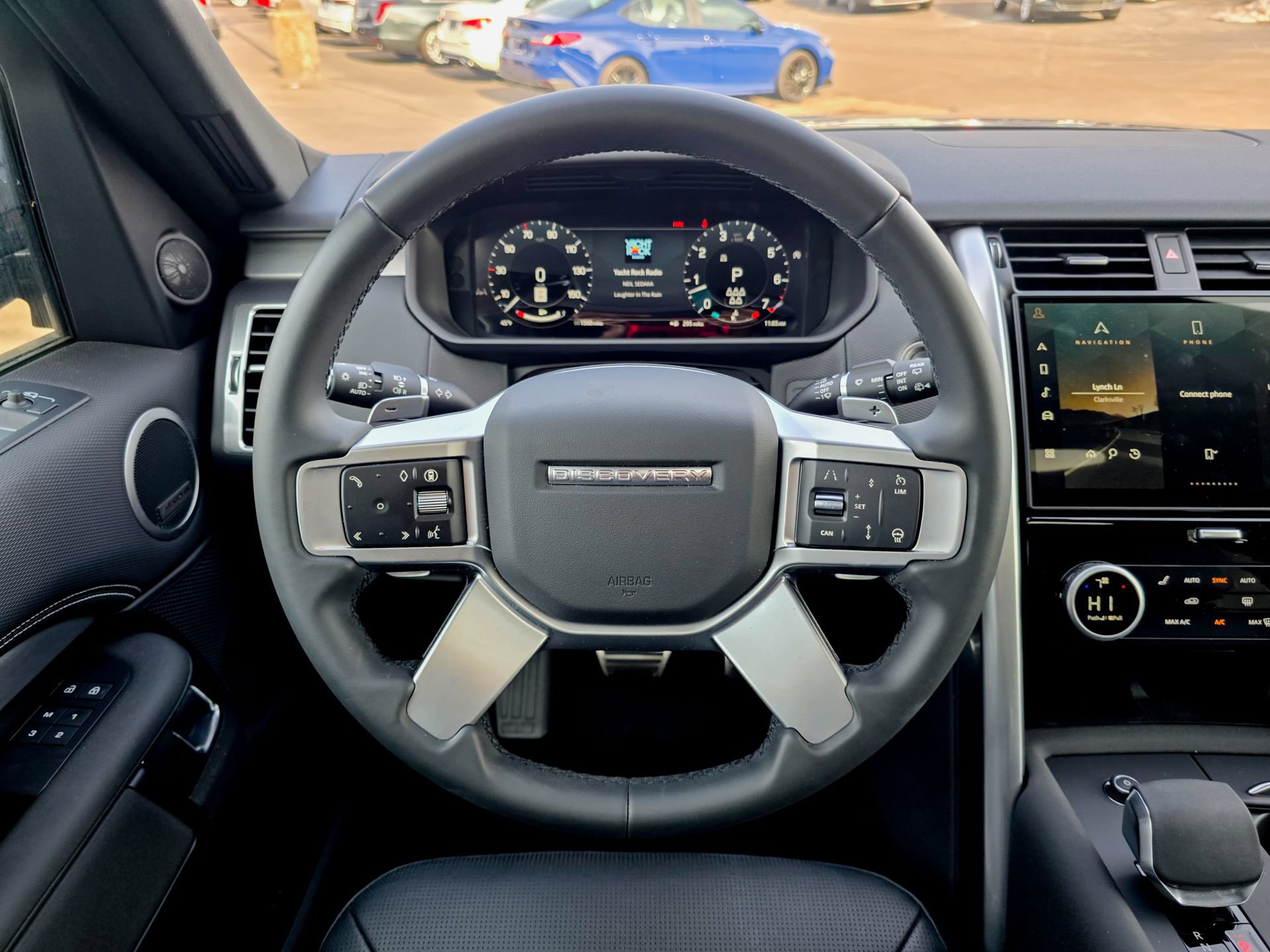 Used 2025 Land Rover Discovery Dynamic SE AWD/4WD image 27