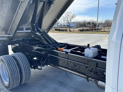 New 2025 Ford F550 4x4 SuperCab Super Duty image 15