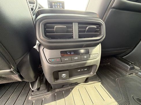 Used 2024 Honda Pilot TrailSport image 12