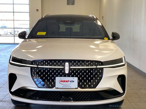 New 2026 Lincoln Nautilus Reserve image 3