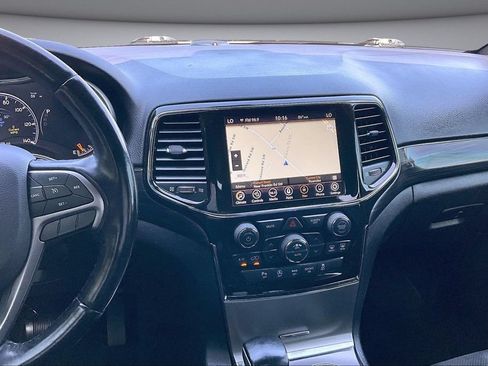Used 2021 Jeep Grand Cherokee Laredo X AWD/4WD image 9