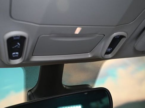 Used 2023 Chrysler Pacifica Limited FWD image 43