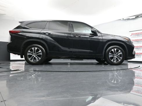 Used 2023 Toyota Highlander XLE image 46