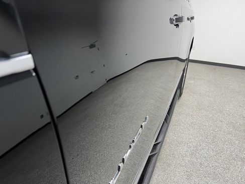 Used 2023 GMC Yukon XL SLT image 12