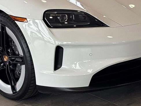 Used 2025 Porsche Taycan image 18