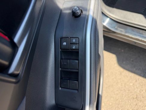 Used 2024 Toyota Highlander LE AWD/4WD image 13