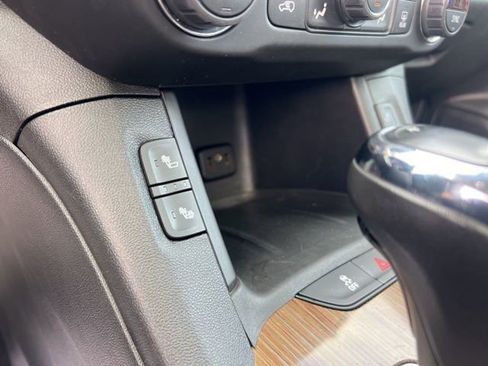 Used 2019 GMC Acadia SLE w/ LPO, Black Accent Package image 13