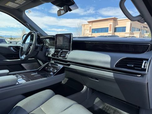 Used 2019 Lincoln Navigator Reserve AWD/4WD image 32