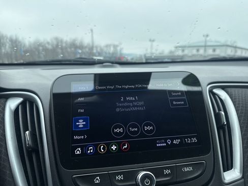 Used 2023 Chevrolet Malibu LT image 25