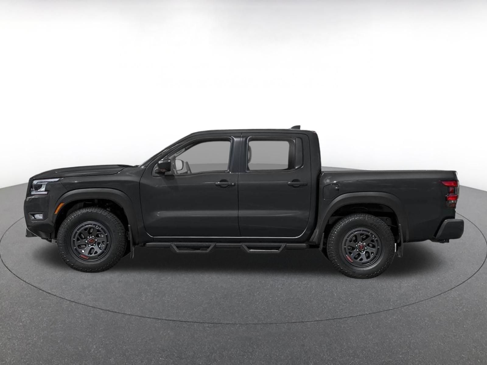 Used 2026 Nissan Frontier PRO-4X AWD/4WD image 3