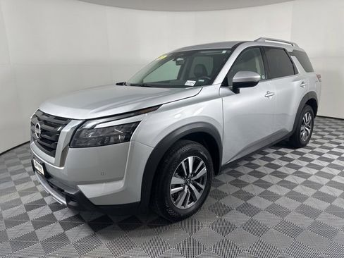 Used 2025 Nissan Pathfinder SL image 7