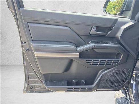 Used 2025 Toyota 4Runner SR5 AWD/4WD image 11