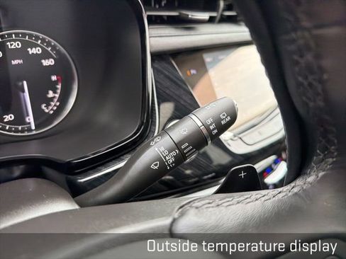 Used 2025 Cadillac XT6 Premium Luxury image 36