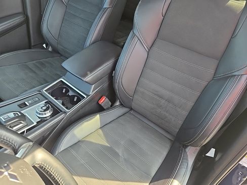 Used 2024 Mitsubishi Outlander SE image 15