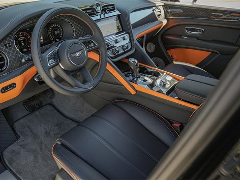 New 2025 Bentley Bentayga image 2