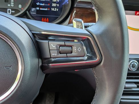 Certified 2026 Porsche Macan AWD/4WD image 9