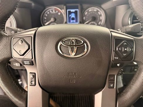 Used 2022 Toyota Tacoma TRD Off-Road AWD/4WD image 20