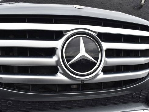 Used 2025 Mercedes-Benz GLS 580 4MATIC image 13