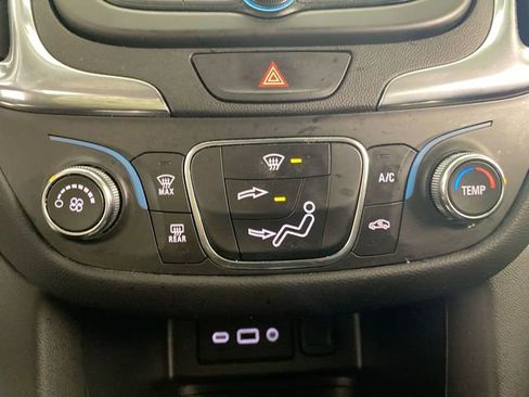 Used 2021 Chevrolet Equinox LT image 40