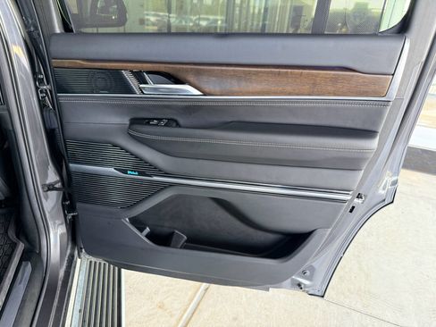 Used 2022 Jeep Grand Wagoneer Series II AWD/4WD image 16