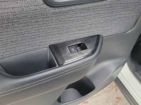 Certified 2021 Nissan Rogue SV image 12