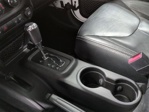 Certified 2017 Jeep Wrangler Unlimited Rubicon image 31