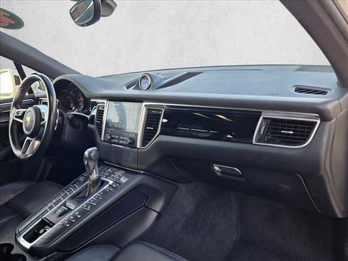 Used 2018 Porsche Macan AWD/4WD image 22