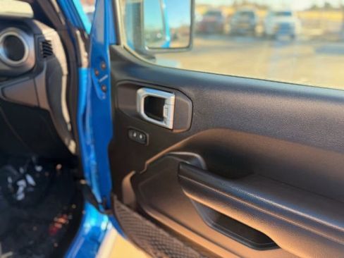 Used 2021 Jeep Wrangler Unlimited Rubicon 4xe w/ Cold Weather Group AWD/4WD image 23