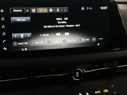 Used 2023 Nissan Ariya AWD image 23