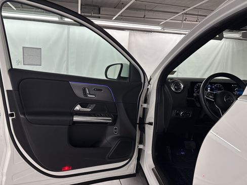 Used 2023 Mercedes-Benz GLA 250 4MATIC w/ Premium Package image 14