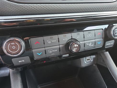 Used 2023 Jeep Compass Trailhawk image 16