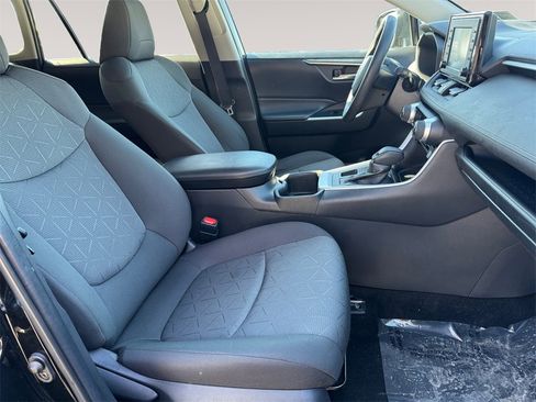 Used 2022 Toyota RAV4 XLE image 15