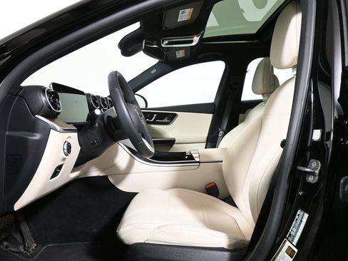 Used 2025 Mercedes-Benz C 300 4MATIC Sedan image 3