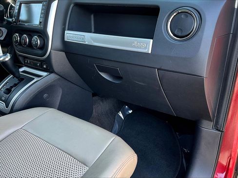 Used 2014 Jeep Compass Latitude w/ Sun/Sound Group AWD/4WD image 25