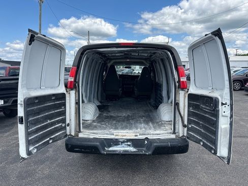 Used 2018 Chevrolet Express 2500 image 8