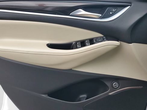 Used 2018 Buick Enclave Essence FWD image 20