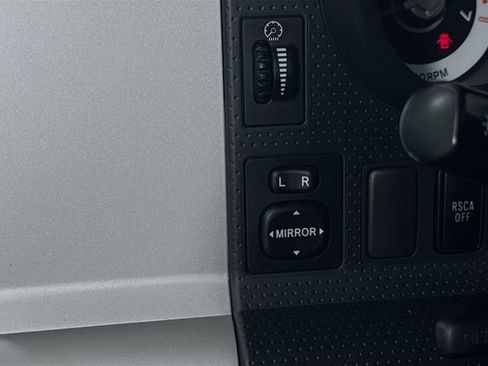 Used 2011 Toyota FJ Cruiser 4WD w/ Upgrade Pkg image 10