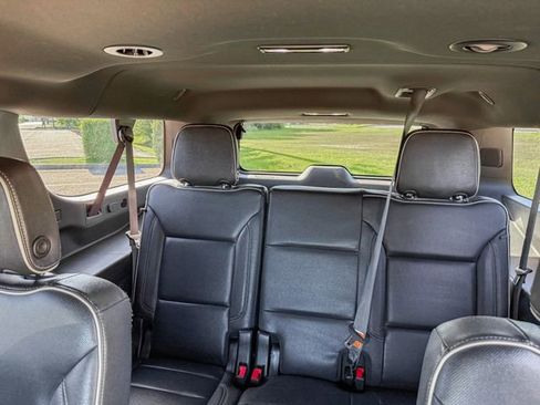 Used 2023 Chevrolet Suburban Premier RWD image 17