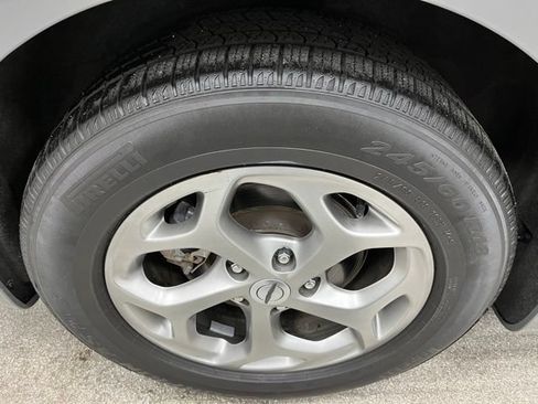 Used 2023 Chrysler Pacifica Limited FWD image 15