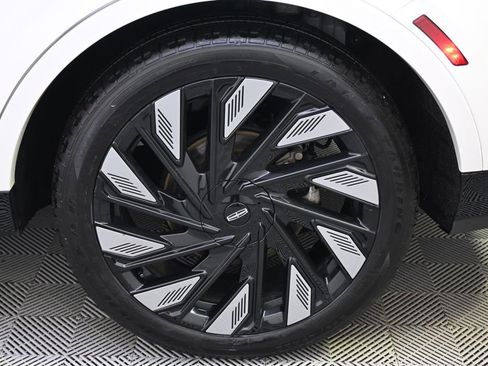 Used 2024 Lincoln Nautilus Reserve w/ Equipment Group 202A AWD/4WD image 18